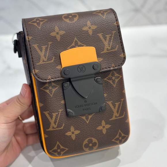 LOUIS VUITTON S-LOCK VERTICAL WALLET M82535 - Picture 2 of 7